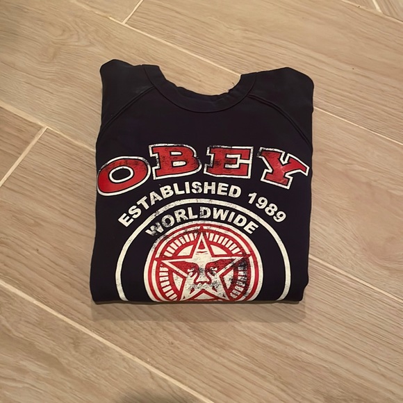 Obey crewneck sweatshirt.Size M in mens.Can be worn oversized for size S women. - Picture 1 of 7